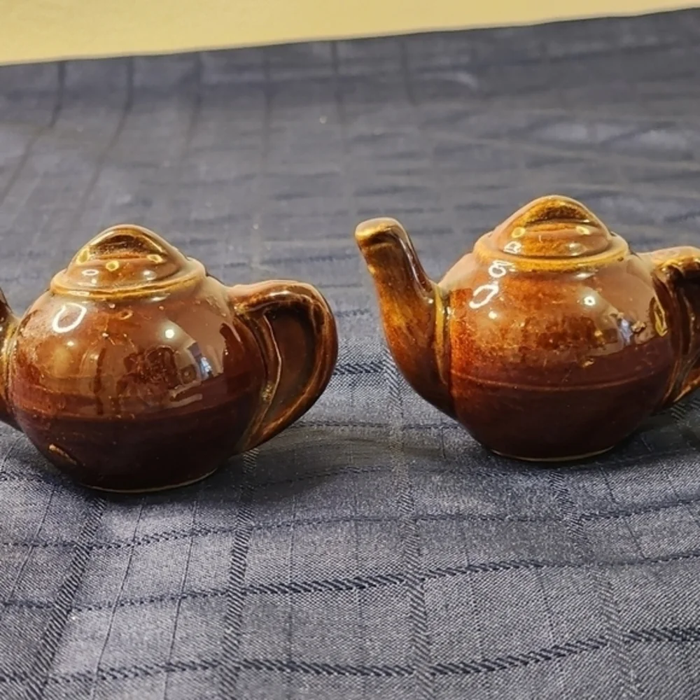 Vintage Brown Teapot Salt‎ And Pepper Shakers